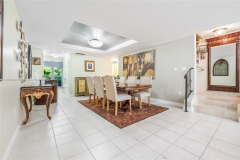 Townhouse in Coral Gables, Florida 2 bedrooms, 184.88 sq.m. № 1890022 - photo 7
