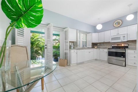 Townhouse in Coral Gables, Florida 2 bedrooms, 184.88 sq.m. № 1890022 - photo 4