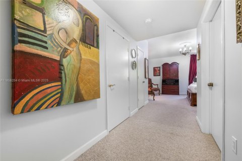 Townhouse in Coral Gables, Florida 2 bedrooms, 184.88 sq.m. № 1890022 - photo 9