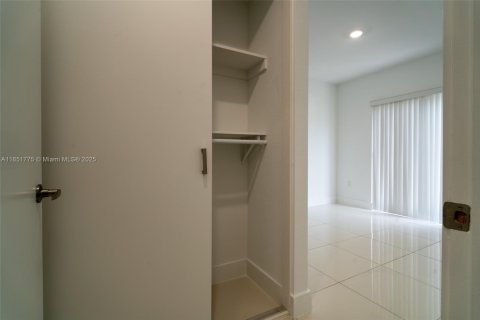 Villa ou maison à vendre à Florida City, Floride: 5 chambres, 176.7 m2 № 1963097 - photo 15