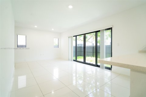 Villa ou maison à vendre à Florida City, Floride: 5 chambres, 176.7 m2 № 1963097 - photo 6