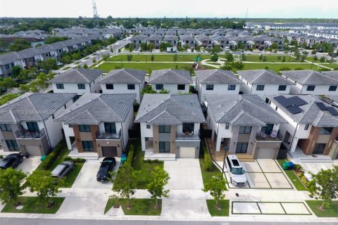 Villa ou maison à vendre à Florida City, Floride: 5 chambres, 176.7 m2 № 1963097 - photo 2