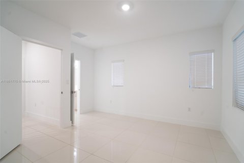 Villa ou maison à vendre à Florida City, Floride: 5 chambres, 176.7 m2 № 1963097 - photo 28