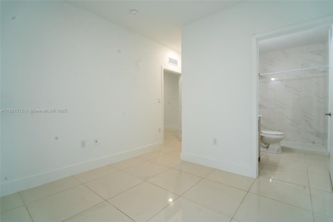 Villa ou maison à vendre à Florida City, Floride: 5 chambres, 176.7 m2 № 1963097 - photo 16