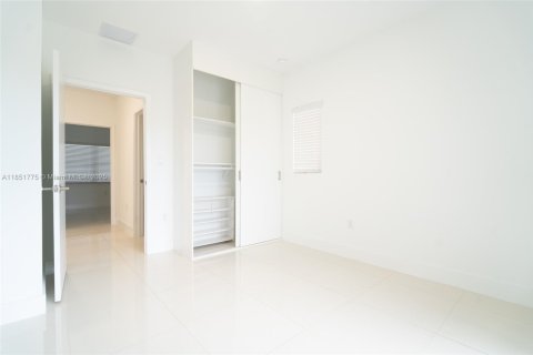 Villa ou maison à vendre à Florida City, Floride: 5 chambres, 176.7 m2 № 1963097 - photo 23