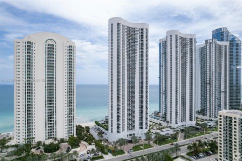 Condominio en venta en Sunny Isles Beach, Florida, 2 dormitorios, 133.31 m2 № 1946382 - foto 1