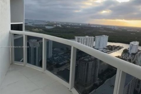 Condominio en venta en Sunny Isles Beach, Florida, 2 dormitorios, 133.31 m2 № 1946382 - foto 12