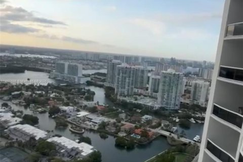 Condominio en venta en Sunny Isles Beach, Florida, 2 dormitorios, 133.31 m2 № 1946382 - foto 13