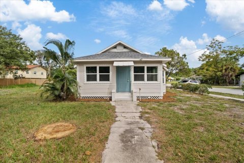Villa ou maison à Saint Petersburg, Floride 3 chambres, 97.64 m2 № 2403093
