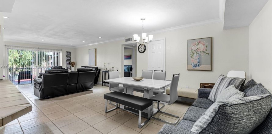 Condo in Miami, Florida, 2 bedrooms  № 1952874