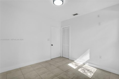 House in Miami, Florida 3 bedrooms, 88.54 sq.m. № 2069636 - photo 26