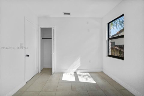 House in Miami, Florida 3 bedrooms, 88.54 sq.m. № 2069636 - photo 19
