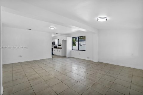House in Miami, Florida 3 bedrooms, 88.54 sq.m. № 2069636 - photo 9