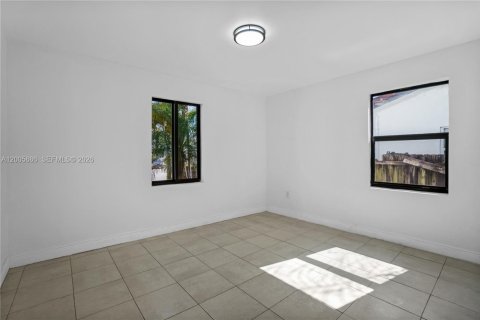 House in Miami, Florida 3 bedrooms, 88.54 sq.m. № 2069636 - photo 21