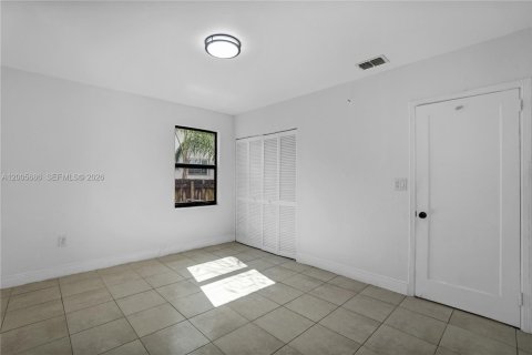 House in Miami, Florida 3 bedrooms, 88.54 sq.m. № 2069636 - photo 22