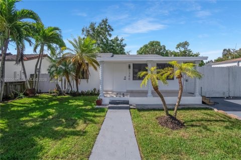 House in Miami, Florida 3 bedrooms, 88.54 sq.m. № 2069636