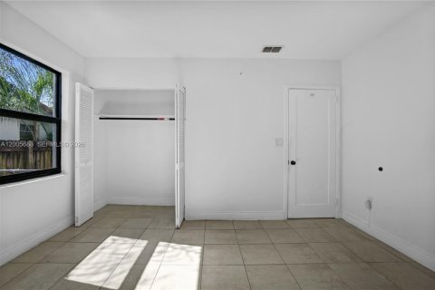 House in Miami, Florida 3 bedrooms, 88.54 sq.m. № 2069636 - photo 23