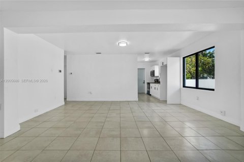 House in Miami, Florida 3 bedrooms, 88.54 sq.m. № 2069636 - photo 10