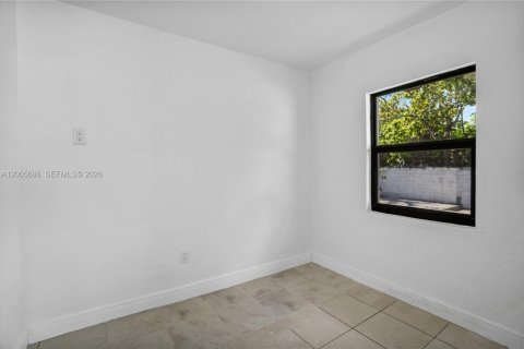 House in Miami, Florida 3 bedrooms, 88.54 sq.m. № 2069636 - photo 20