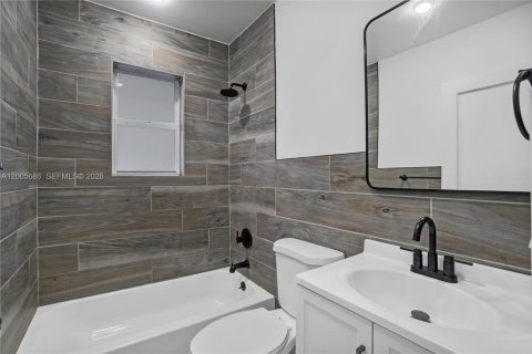 House in Miami, Florida 3 bedrooms, 88.54 sq.m. № 2069636 - photo 30