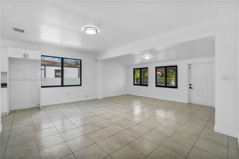 House in Miami, Florida 3 bedrooms, 88.54 sq.m. № 2069636 - photo 8