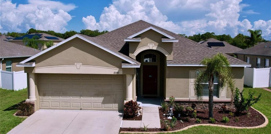 House in Hudson, Florida 4 bedrooms, 177.26 sq.m. № 1876033
