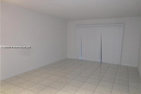 Купить кондоминиум в Майами, Флорида 2 спальни, 85.47м2, № 2035241 - фото 5