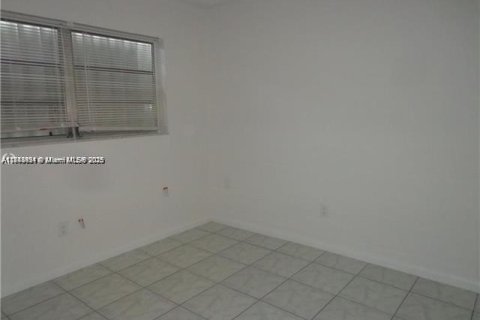 Купить кондоминиум в Майами, Флорида 2 спальни, 85.47м2, № 2035241 - фото 6