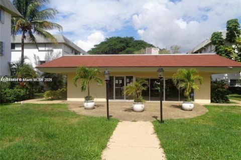 Купить кондоминиум в Майами, Флорида 2 спальни, 85.47м2, № 2035241 - фото 11