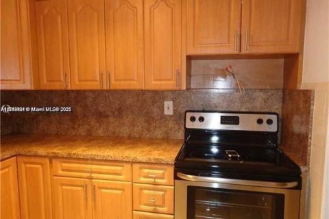 Купить кондоминиум в Майами, Флорида 2 спальни, 85.47м2, № 2035241 - фото 3