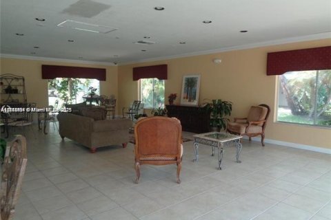 Купить кондоминиум в Майами, Флорида 2 спальни, 85.47м2, № 2035241 - фото 9