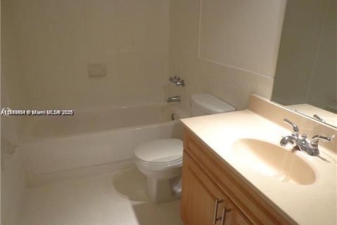 Купить кондоминиум в Майами, Флорида 2 спальни, 85.47м2, № 2035241 - фото 8