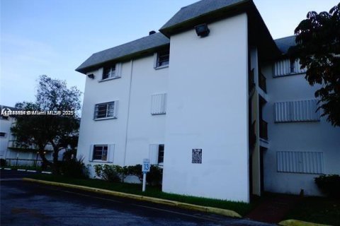 Кондоминиум с 2 спальнями в Майами, Флорида № 2035241