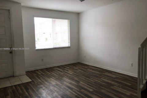 Townhouse in Riviera Beach, Florida 3 bedrooms, 122.45 sq.m. № 1961354 - photo 4