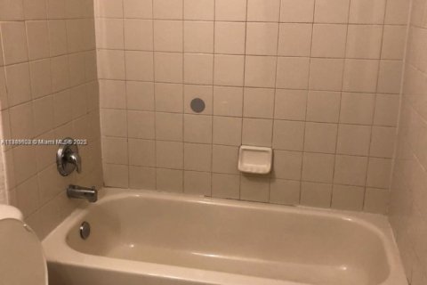 Townhouse in Riviera Beach, Florida 3 bedrooms, 122.45 sq.m. № 1961354 - photo 8