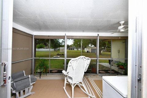 Villa ou maison à vendre à Lehigh Acres, Floride: 4 chambres № 2088302 - photo 28