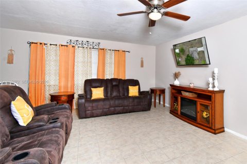 Villa ou maison à vendre à Lehigh Acres, Floride: 4 chambres № 2088302 - photo 23