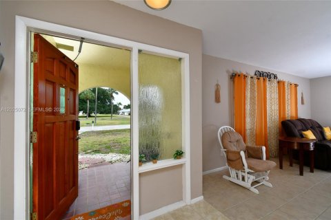Villa ou maison à vendre à Lehigh Acres, Floride: 4 chambres № 2088302 - photo 6