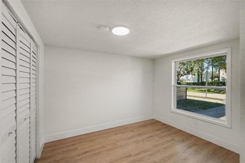 Villa ou maison à louer à Tampa, Floride: 3 chambres, 97.92 m2 № 2416346 - photo 11