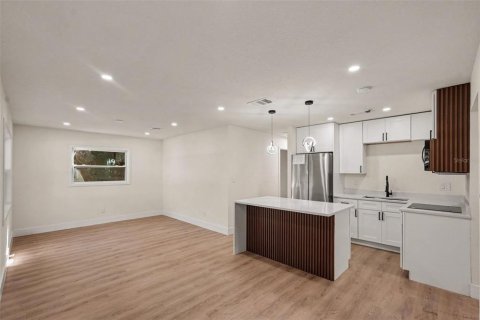 Villa ou maison à louer à Tampa, Floride: 3 chambres, 97.92 m2 № 2416346 - photo 5