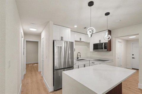 Villa ou maison à louer à Tampa, Floride: 3 chambres, 97.92 m2 № 2416346 - photo 6