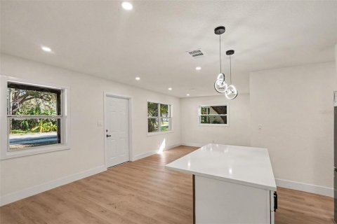 Villa ou maison à louer à Tampa, Floride: 3 chambres, 97.92 m2 № 2416346 - photo 3