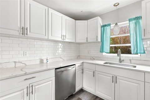 Villa ou maison à vendre à Sarasota, Floride: 2 chambres, 129.6 m2 № 2299666 - photo 5