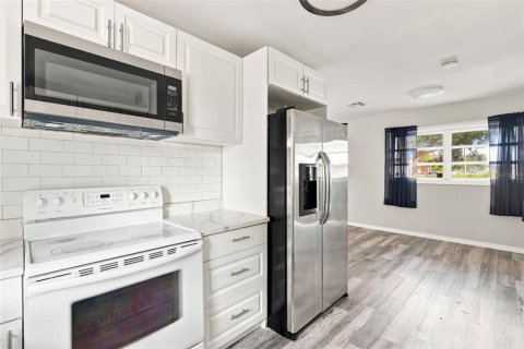 Villa ou maison à vendre à Sarasota, Floride: 2 chambres, 129.6 m2 № 2299666 - photo 8