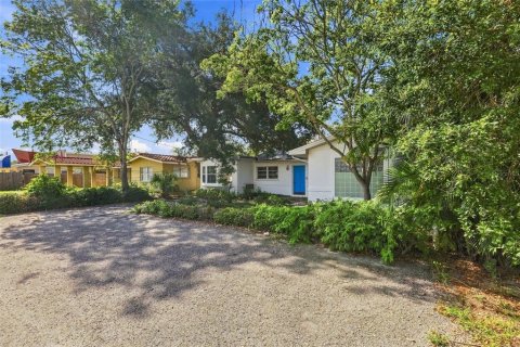 Villa ou maison à vendre à Sarasota, Floride: 2 chambres, 129.6 m2 № 2299666 - photo 2