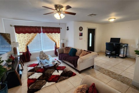 Villa ou maison à vendre à Hollywood, Floride: 3 chambres, 127.74 m2 № 2193950 - photo 6