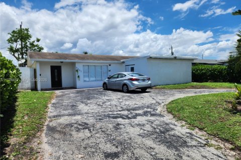 Villa ou maison à vendre à Hollywood, Floride: 3 chambres, 127.74 m2 № 2193950 - photo 2
