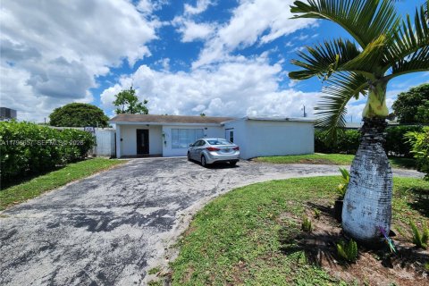 Villa ou maison à vendre à Hollywood, Floride: 3 chambres, 127.74 m2 № 2193950 - photo 3