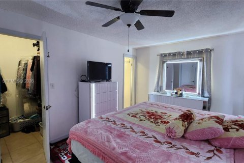 Villa ou maison à vendre à Hollywood, Floride: 3 chambres, 127.74 m2 № 2193950 - photo 22