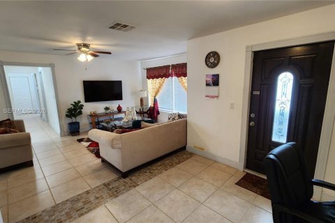 Villa ou maison à vendre à Hollywood, Floride: 3 chambres, 127.74 m2 № 2193950 - photo 5
